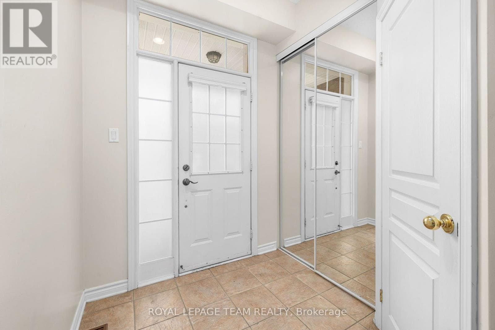 189 GRAY CRESCENT — photo 2