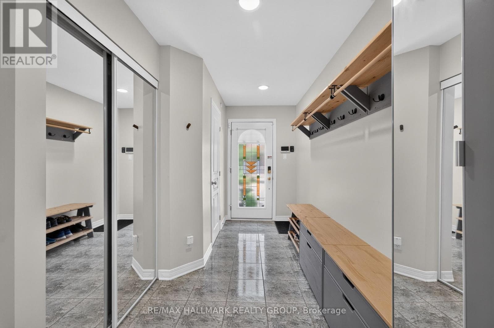 121 WEST VILLAGE PRIVATE — photo 2