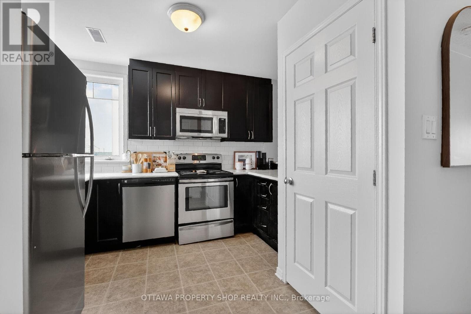 3385 CAMBRIAN ROAD — photo 3