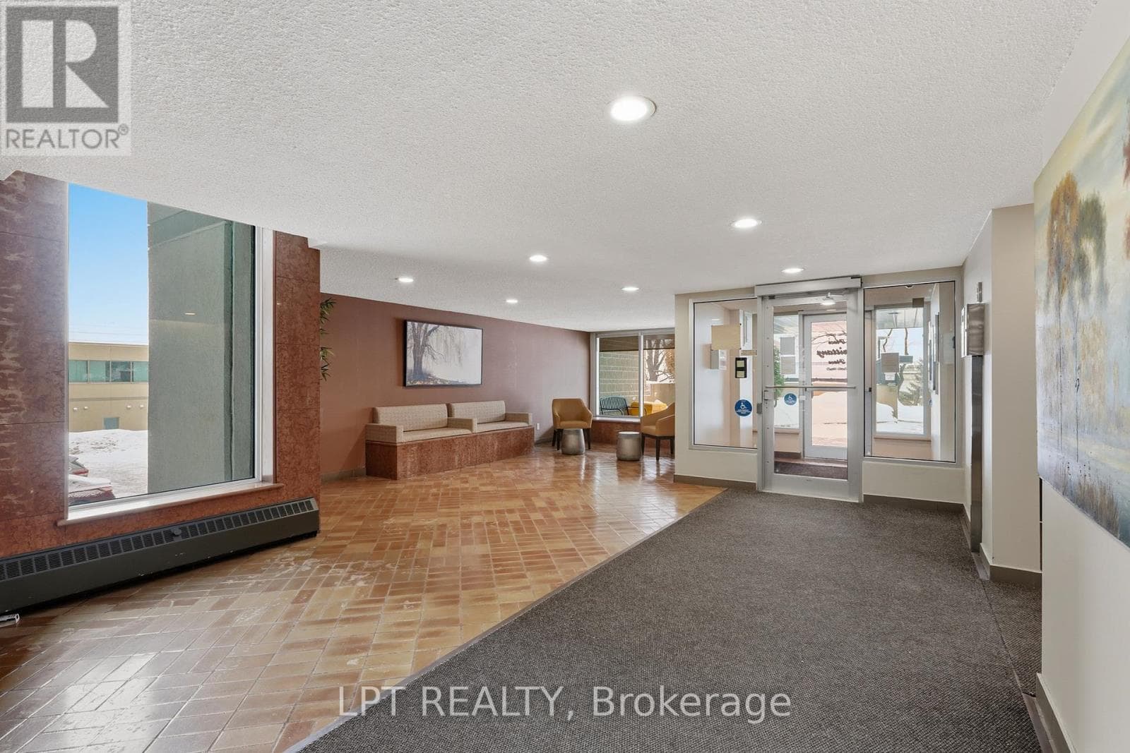 1112 - 555 BRITTANY DRIVE — photo 4