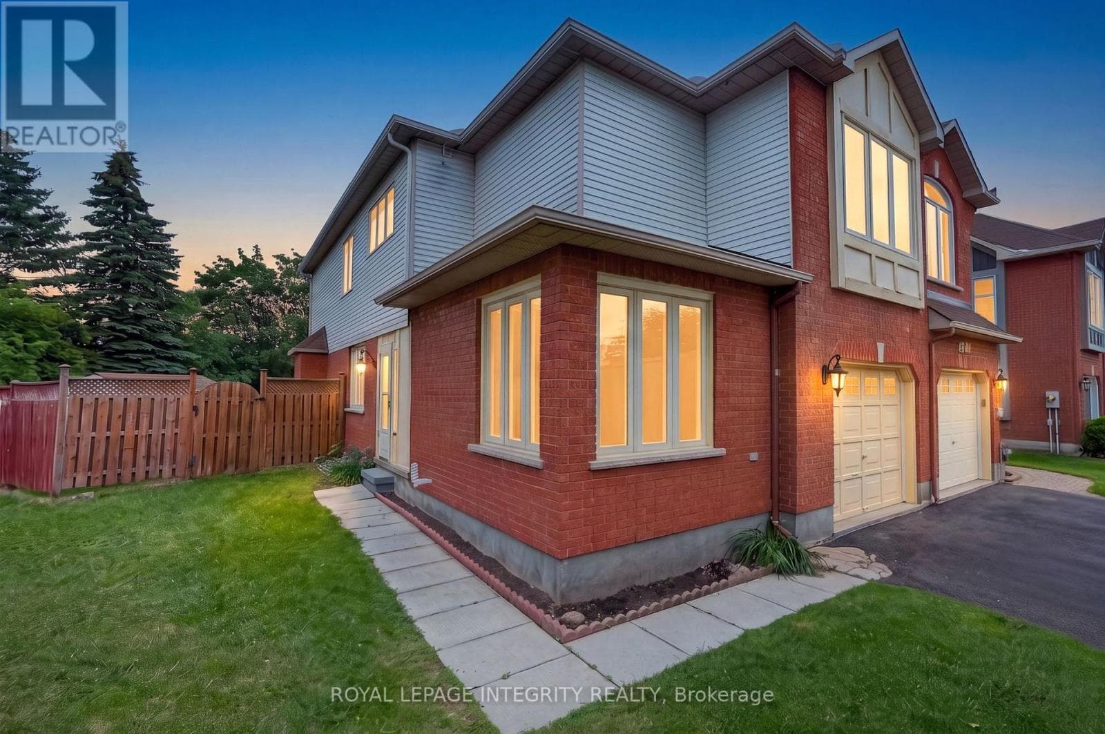 137 HUNTERSWOOD CRESCENT — photo 1