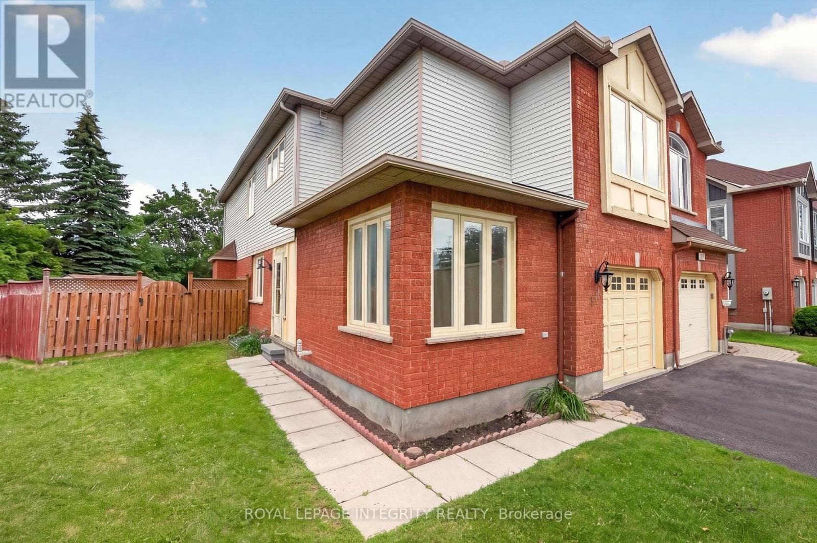 137 HUNTERSWOOD CRESCENT — photo 2