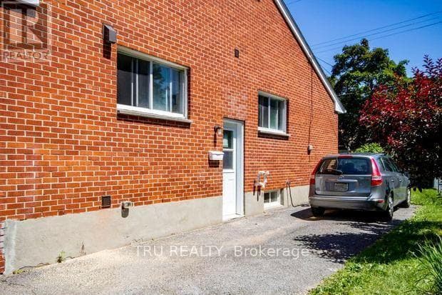 B - 2430 IRIS STREET — photo 2