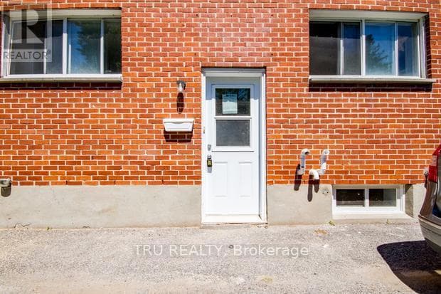 B - 2430 IRIS STREET — photo 3