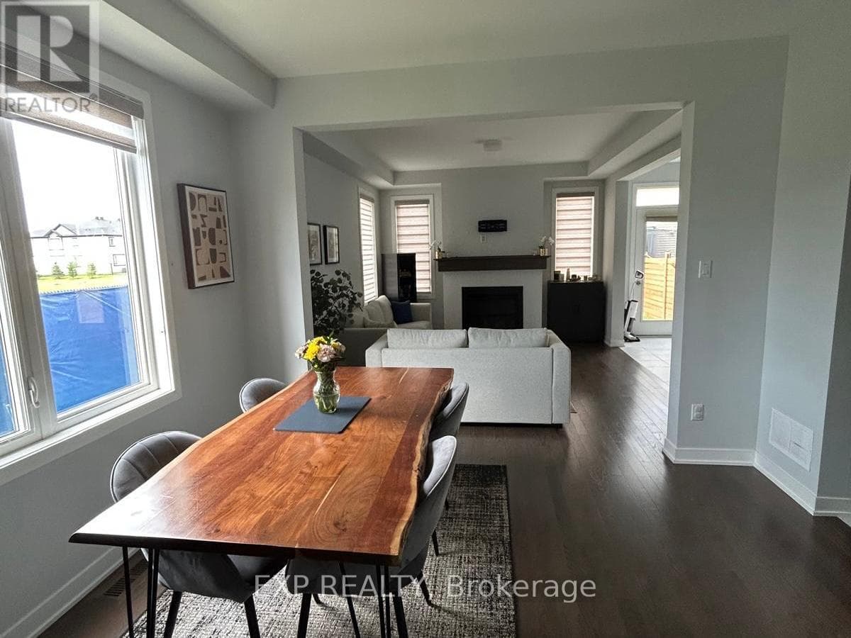 1045 CURRAGLASS WALK — photo 4