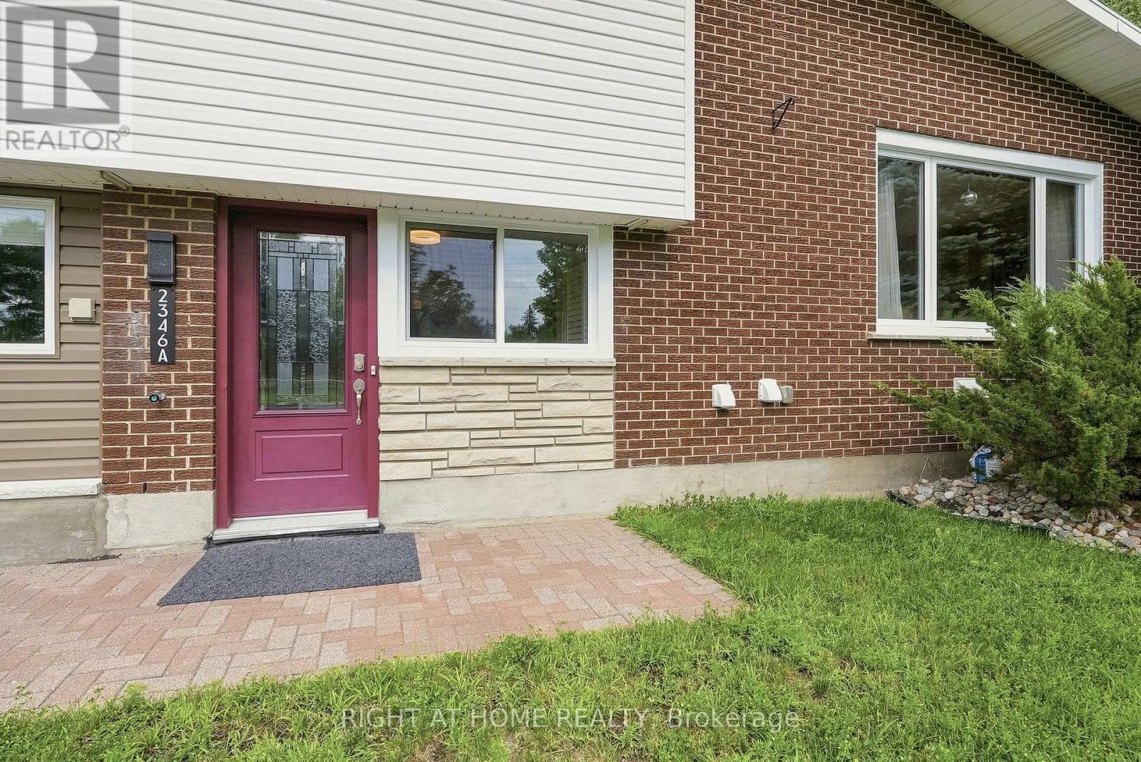 2346 EDWIN CRESCENT — photo 2