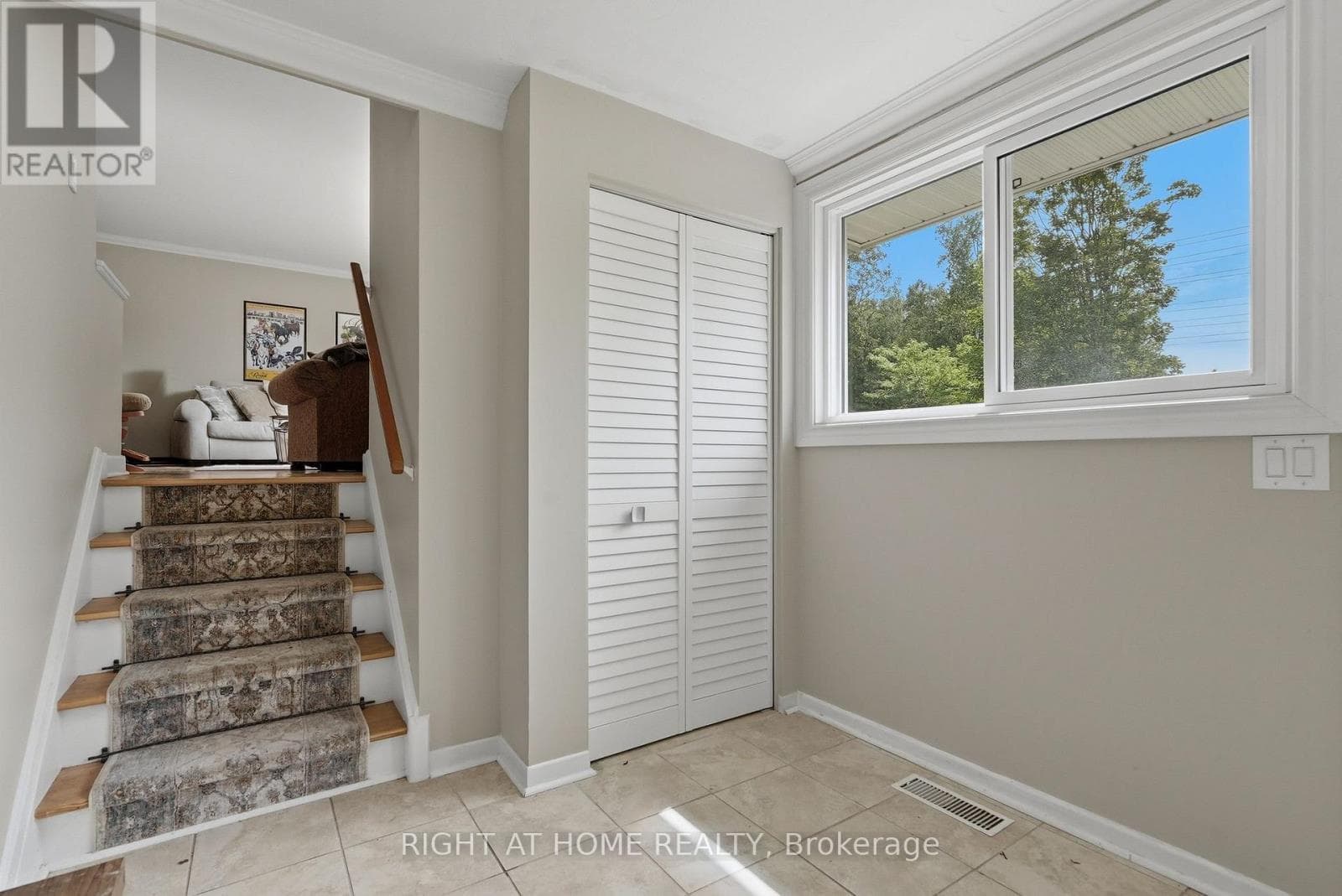 2346 EDWIN CRESCENT — photo 4